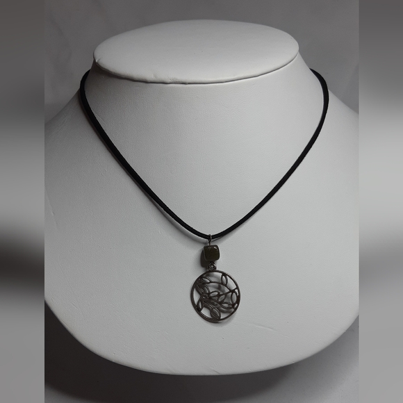 Dark Green Agate and Leaf Charm Necklace - Picture 2 of 4